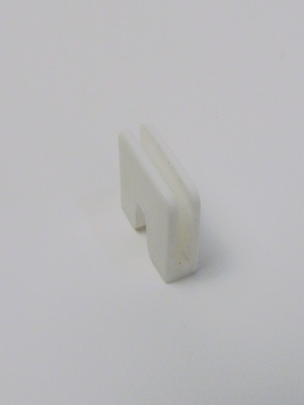 PLN14 Пластиковая накладка на кронштейн