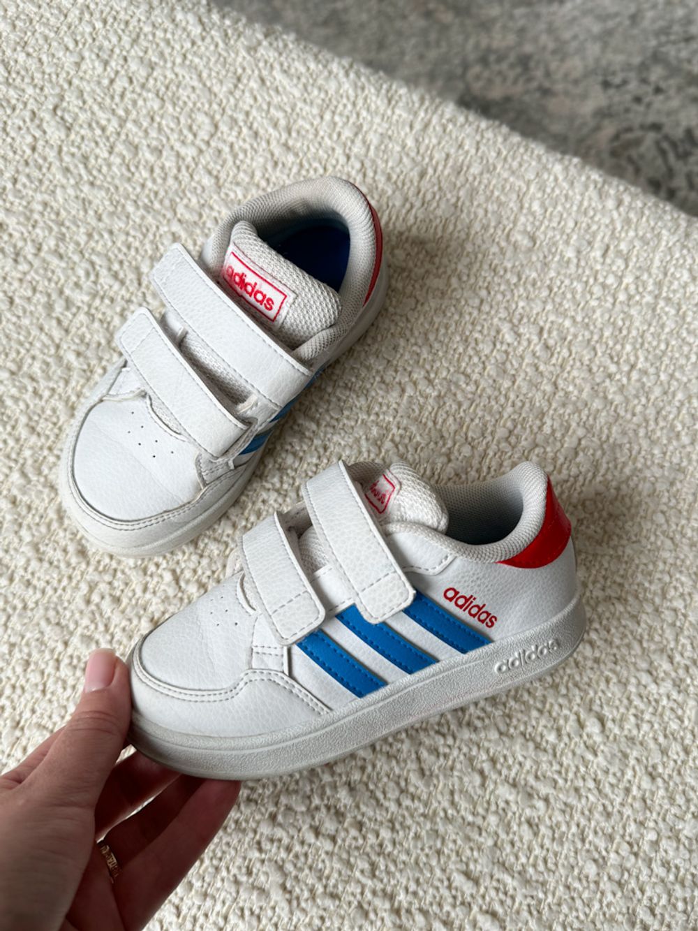 Кроссовки Adidas, 23