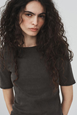 ZARA ФУТБОЛКА С ЭФФЕКТОМ ПОТЕРТОСТИ, УГОЛЬНЫЙ