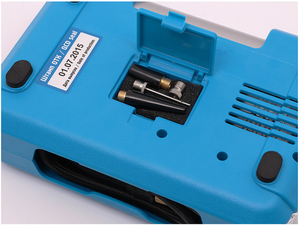 Компрессор 12V, 30 л/мин, фонарь, цифровой манометр, тестер аккум, сумка (DL-8101)