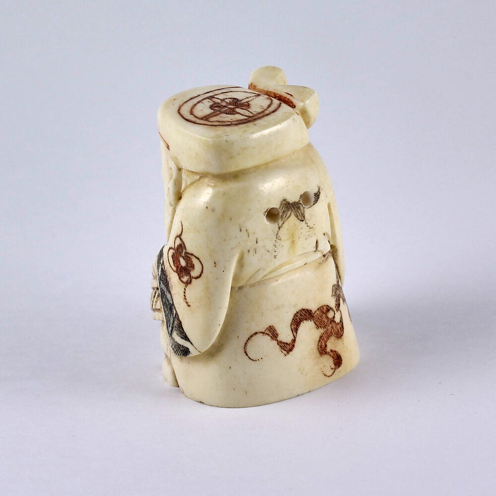 Нэцкэ Дзюродзин с посохом и веером