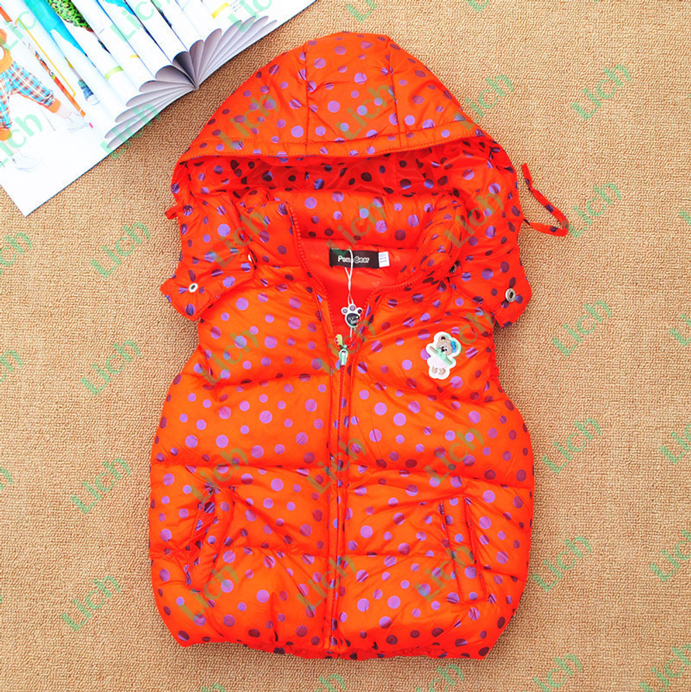 Жилет в горох с капюшоном и аппликацией медведя