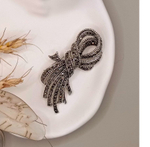 Брошь "Абстрактный узел"