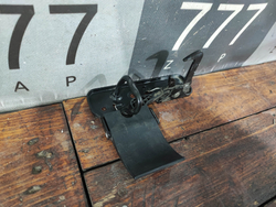 Фикcaтop зaмкa кaпoтa Haval F7 1, F7x 1 19-24 Б/У Оригинал 8402530XKZ1DA