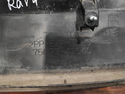 Накладка двери задней правой Toyota RAV4 V (XA50) 18-нв Б/У Оригинал 7507742040