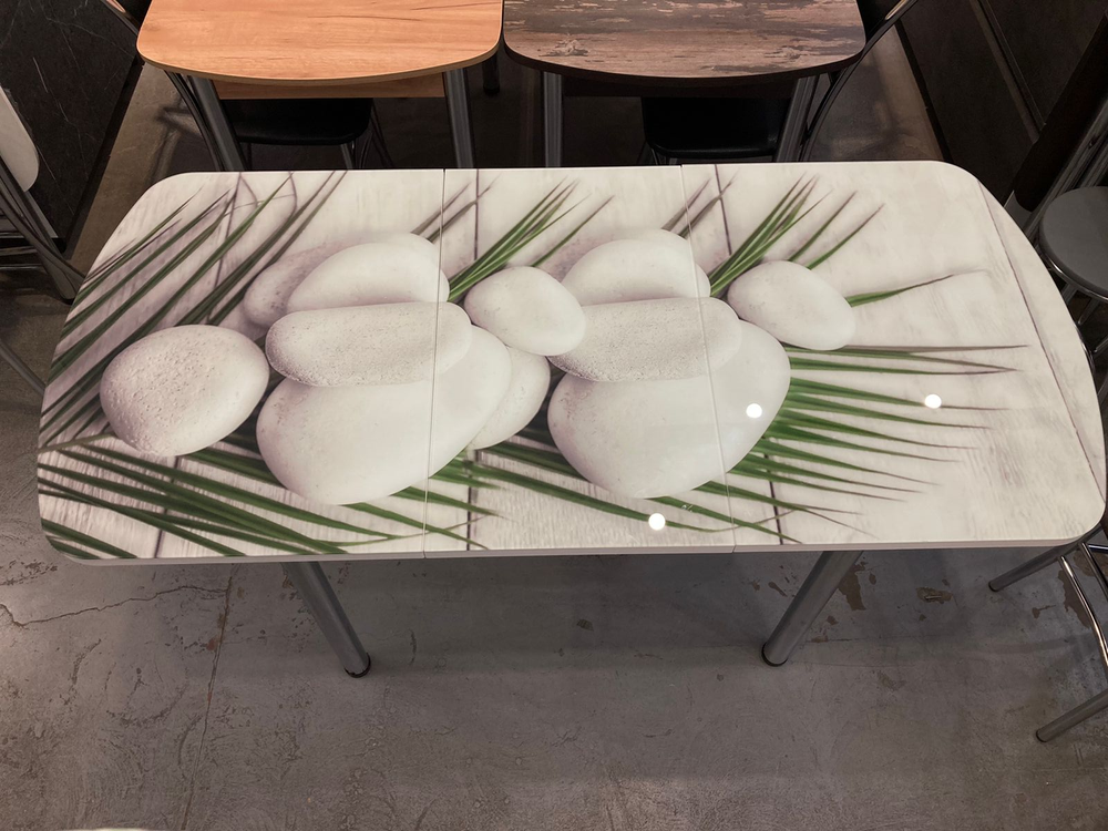 Стол разд Стеклянный подстолье прямое хром Царг.пояс белый Ст-ца камни ф/п (белая)