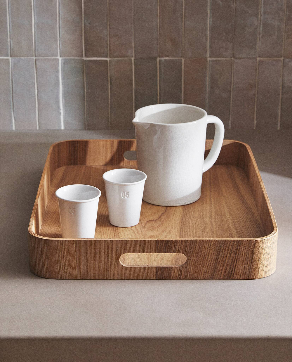 ZARA HOME НЕСКОЛЬЗЯЩИЙ ПОДНОС СРЕДНЕГО РАЗМЕРА