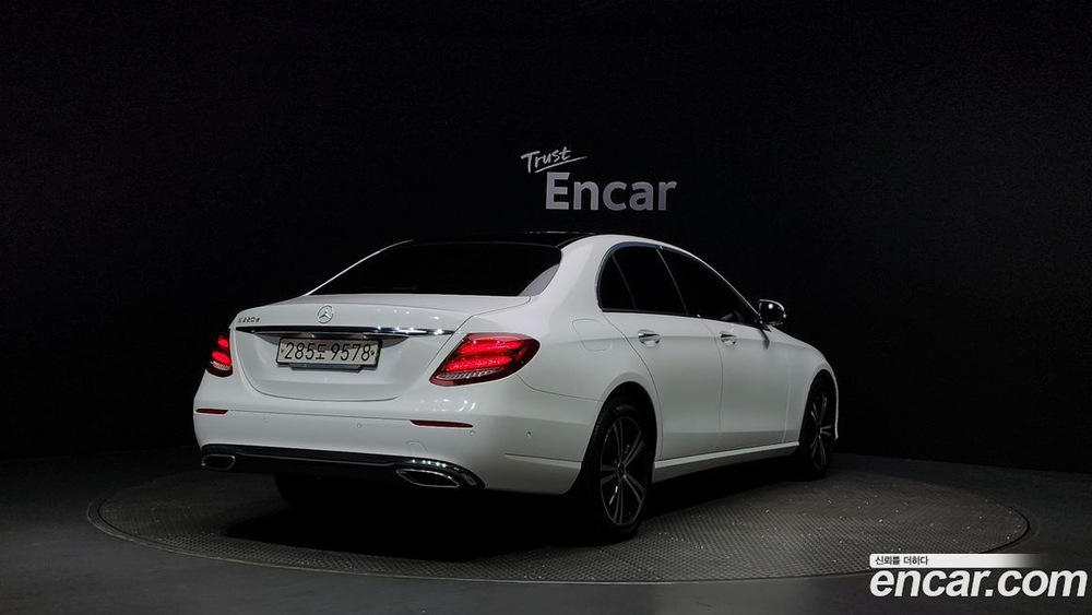 Mercedes-Benz E-Class W213 E220d Avangarde (04.2020)