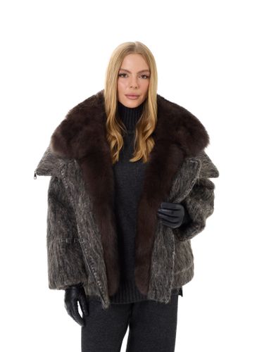 Шоколадный шерстяной пуховик с меховым воротником