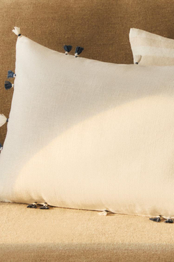 ZARA HOME ЧЕХОЛ ДЛЯ ДЕКОРАТИВНОЙ ПОДУШКИ С КИСТОЧКАМИ, ЭКРЮ