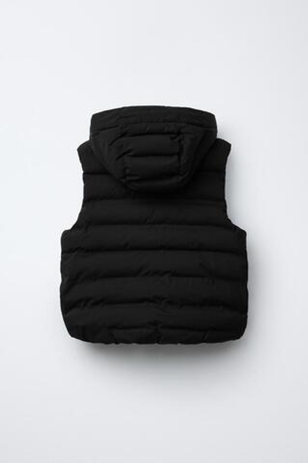 ZARA СТЕГАНЫЙ ЖИЛЕТ С КАПЮШОНОМ, ЧЕРНЫЙ