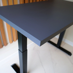 Регулируемый компьютерный стол Motor UP с регулировкой по высоте — столешница МДФ сланцево-серый