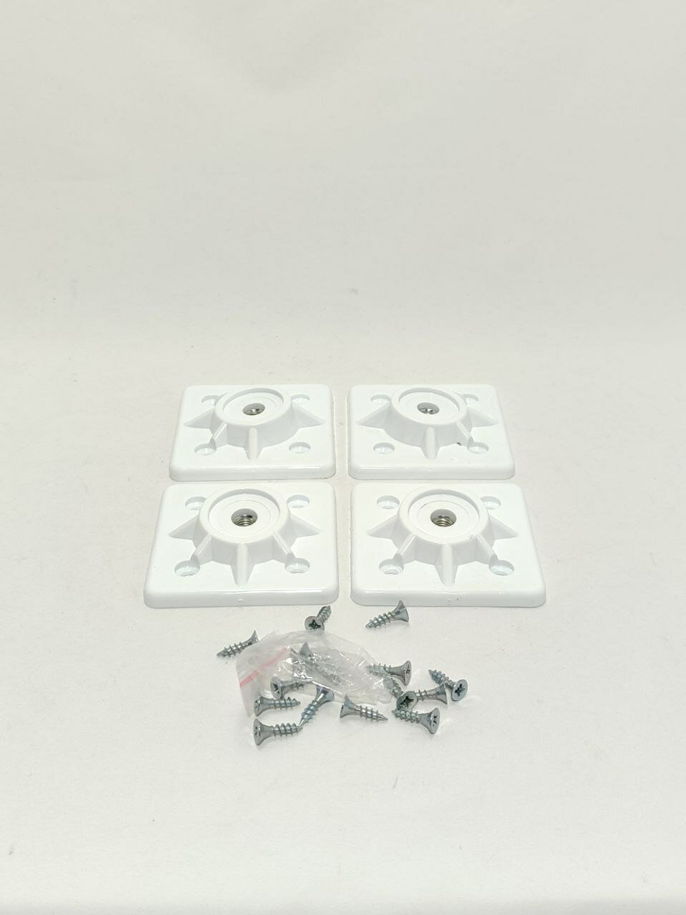 Крепление для мебельных ножек  Ширина 7 см, диаметр отв 8мм/ 4 штуки