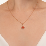 Подвеска «Пылкая любовь» из красного золота с сердоликом