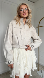 Плетеный кожаный бомбер в молочном цвете