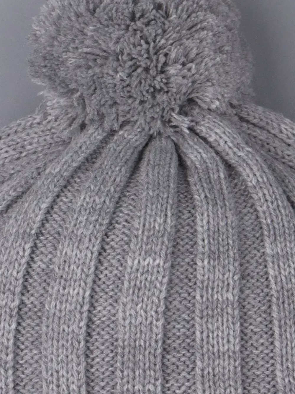 Шапка детская осенняя вязаная с помпоном