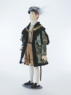 Кукла фарфоровая в немецком придворном костюме