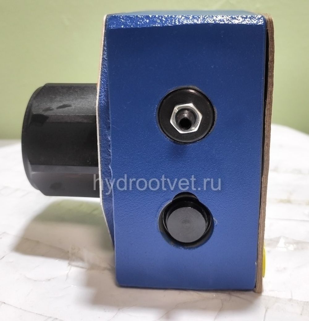 2FRM10-2X/50L - Регулятор расхода Ду10 для монтажа на плиту, номинальный расход 50 л/мин, регулировка компенсатора - нет