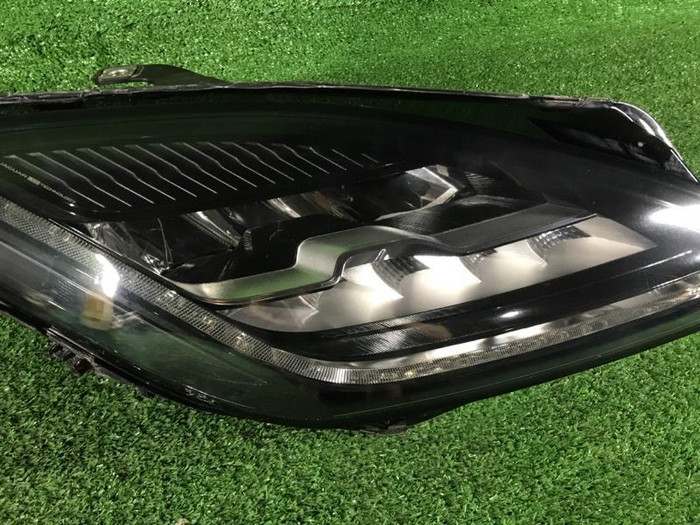 Фара правая Jaguar E-PACE (2017-2021) LED