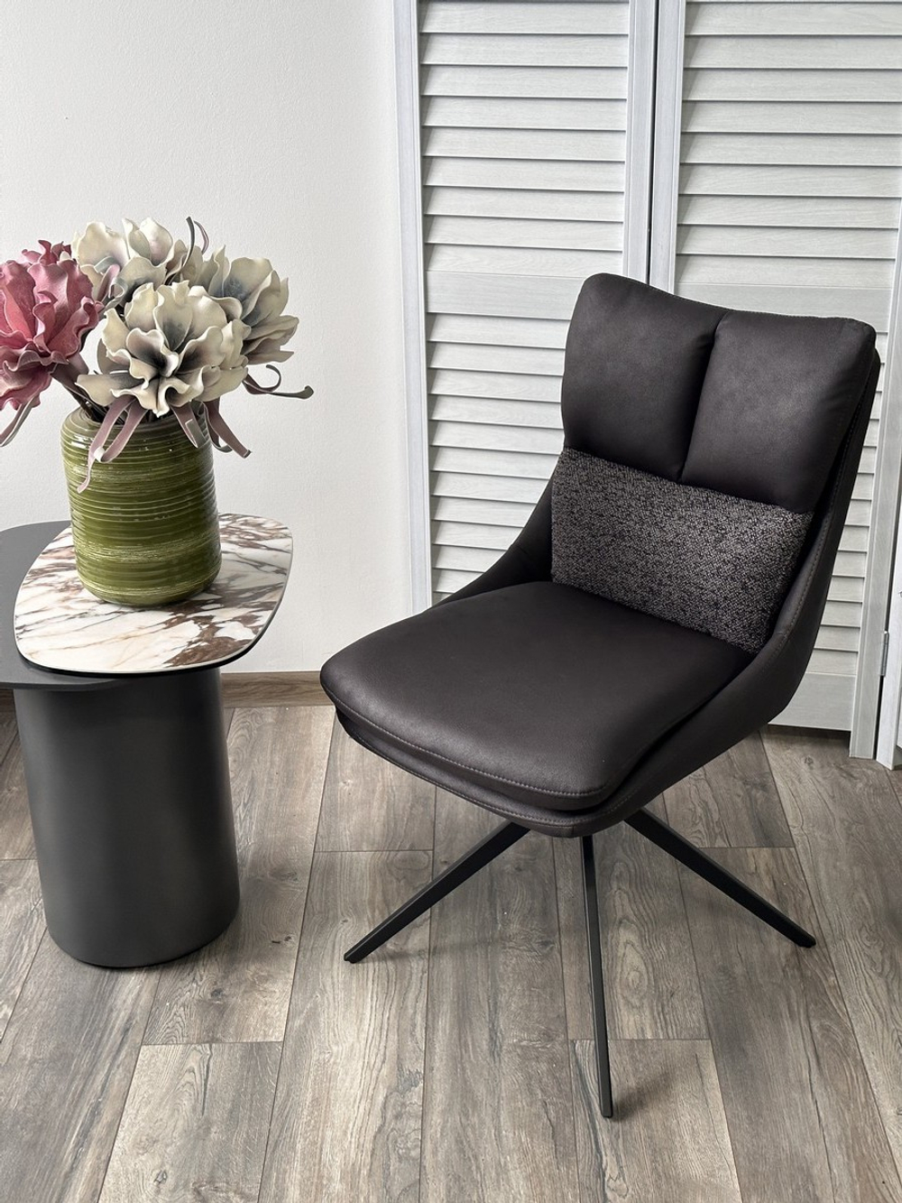 Стул М-City DISAUR Лерой (Leroy) поворотный на поворотный на 360 градусов, Серый Maison 99, Ote Cobble 457, Черный