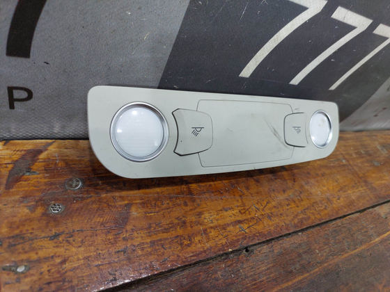 Плафон салонный задний Audi Q7 (4L) 06-15 Б/У Оригинал 4L0947111B