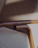 Кресло Sylo из бежевого шенилла и ясеня с отделкой цвета орех