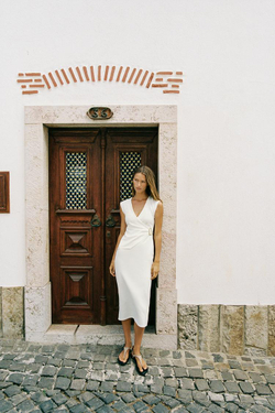 ZARA ПЛАТЬЕ МИДИ БЕЗ РУКАВОВ, ЖЕЛТОВАТО-БЕЛЫЙ