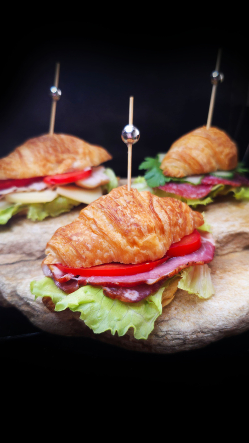 Сет № 11 из круассанов с сыром, копченой шейкой свиной и копченой колбасой