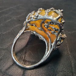 Кольцо с янтарём 2