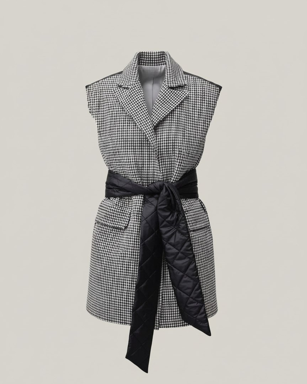 Комбинированный жилет в трендовой расцветке гусиная лапка