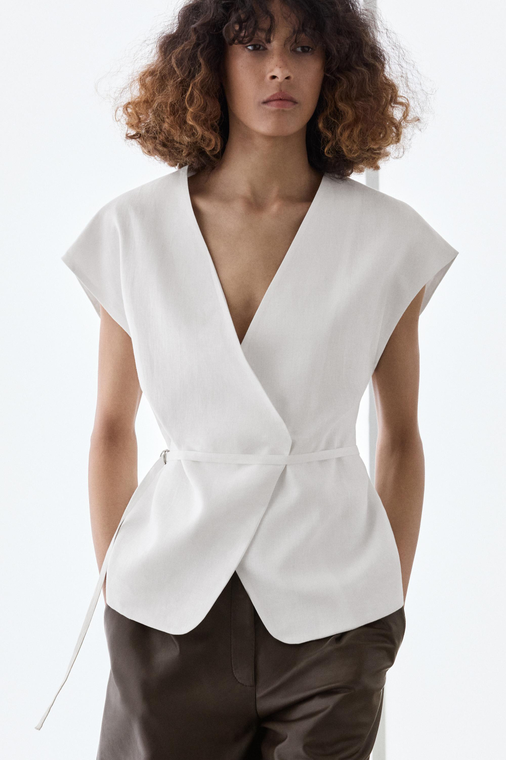 Massimo Dutti Жилет из 100% льна на запах с завязками, белый