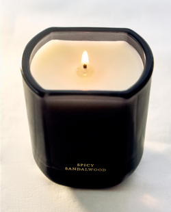 Zara Home Свеча ароматическая Spicy Sandalwood 220 г, растительный воск, аромат древесный, Коричневый