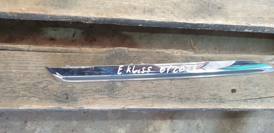 Молдинг решетки радиатора Mercedes E (W213) 16-20 Б/У Оригинал A2138880273