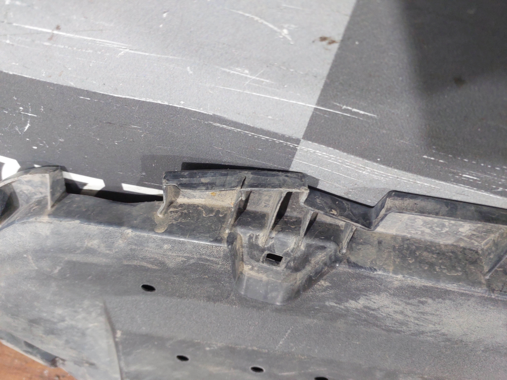 Пыльник переднего бампера Lexus RX 4 15-22 Б/У Оригинал 5261848021