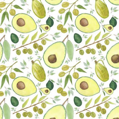 Авокадо, оливки и оливковое масло на белом фоне.