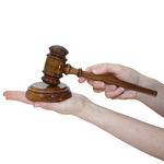 Деревянный молоток судьи (аукционный молоток) из древесины кедра. wg2