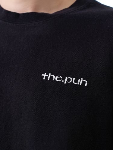 Черная футболка с необработанными краями и лого