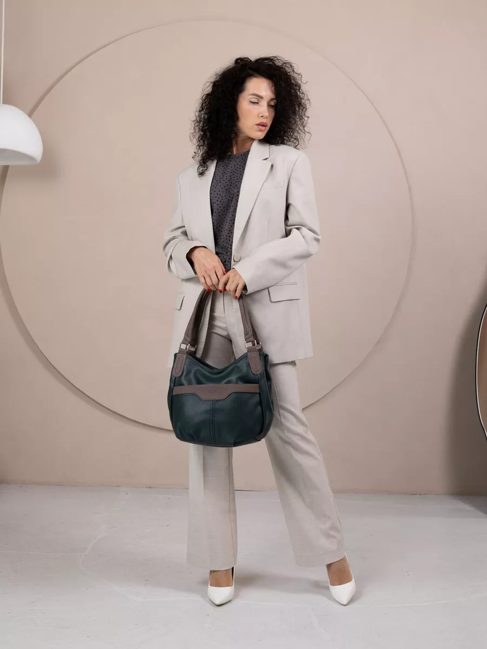 Сумка через плечо средняя классическая