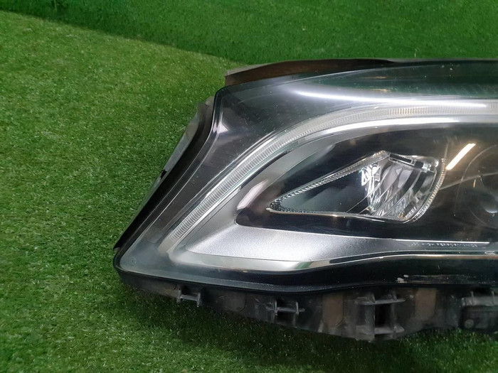 Битая Фара левая Mercedes GLA x156 (2017-2020) LED