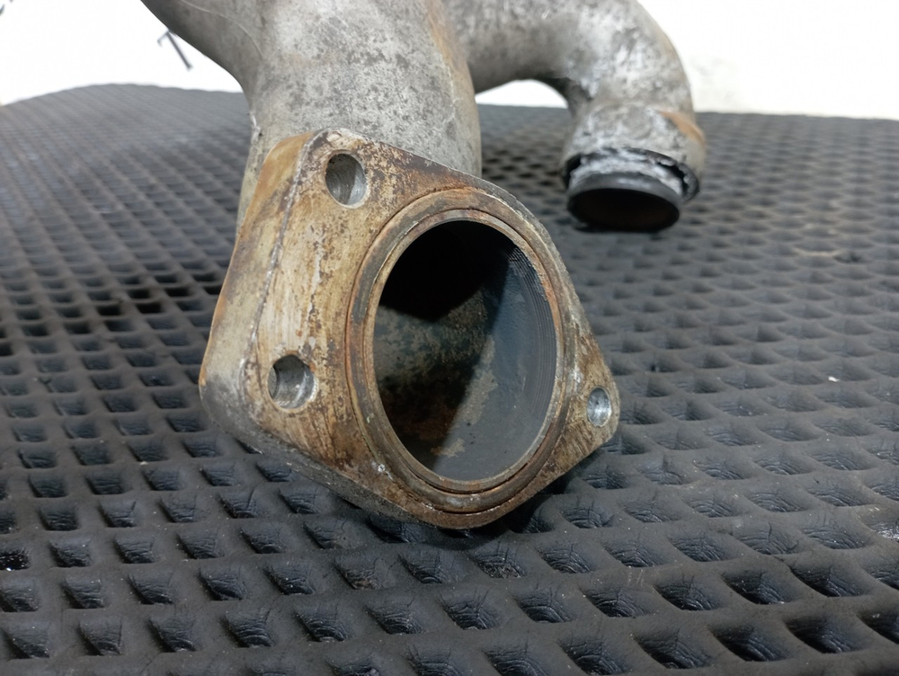 Патрубок системы охлаждения