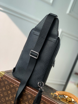 Louis Vuitton Avenue Slingbag