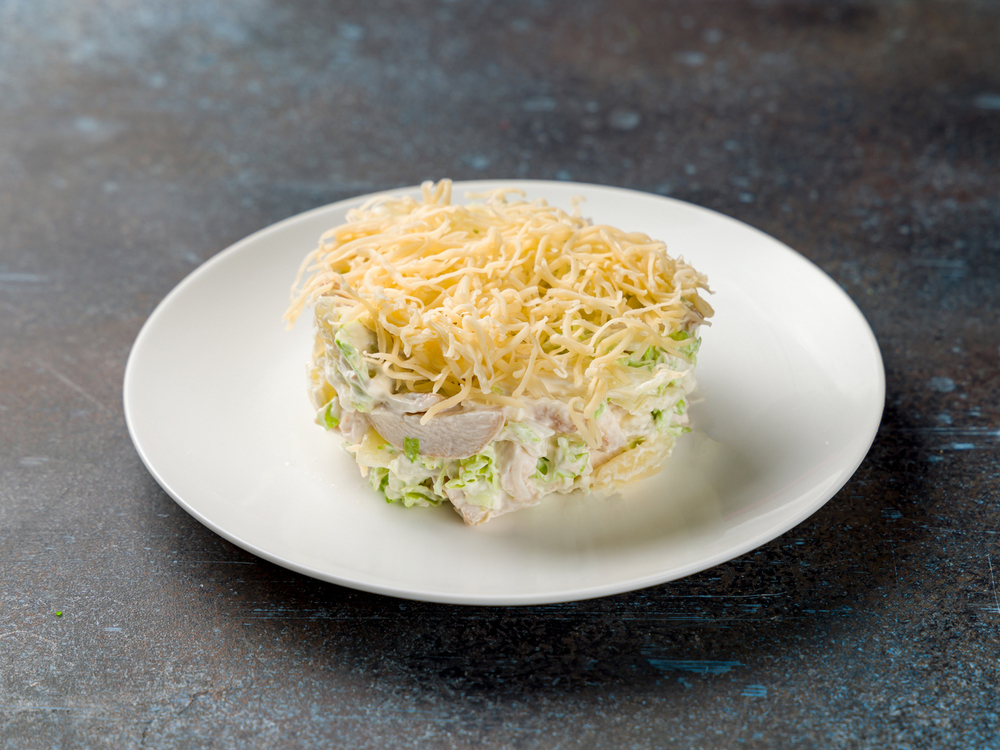 Салат из курицы с ананасами 150гр