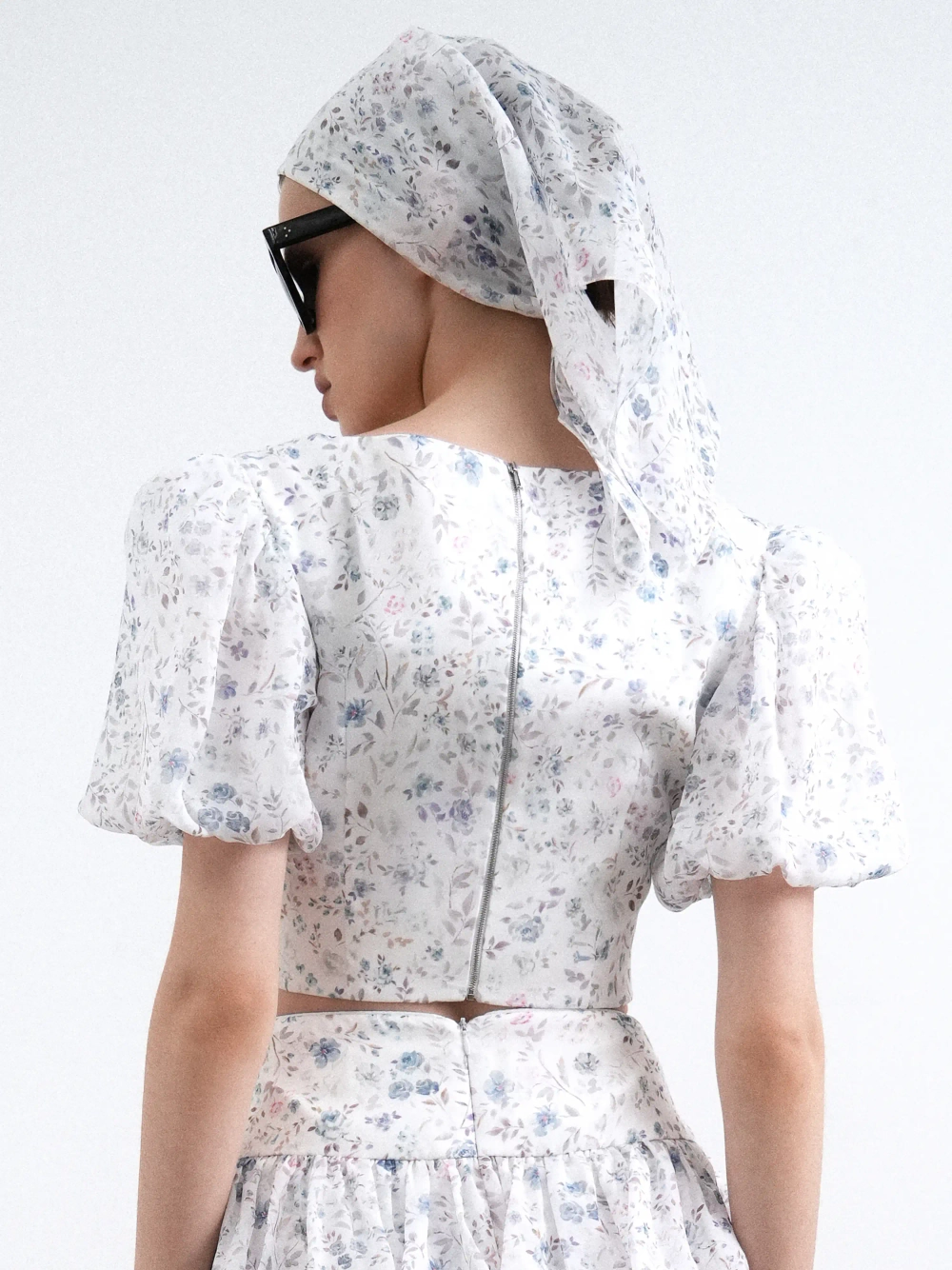 Летиция (Leticia), косынка из молочного шифона с цветочным принтом