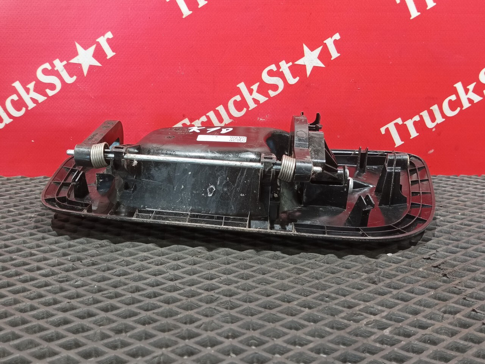 Ручка двери наружная правая 2023г.