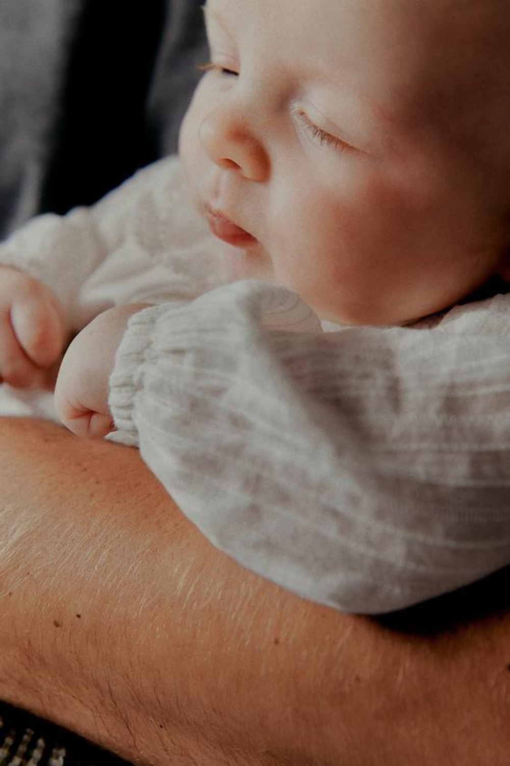 ZARA БОДИ ИЗ РЕЛЬЕФНОЙ ТКАНИ С ВЫШИВКОЙ НА ВОРОТНИКЕ, СВЕТЛЫЙ ЭКРЮ