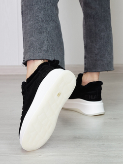 Кроссовки женские зимние