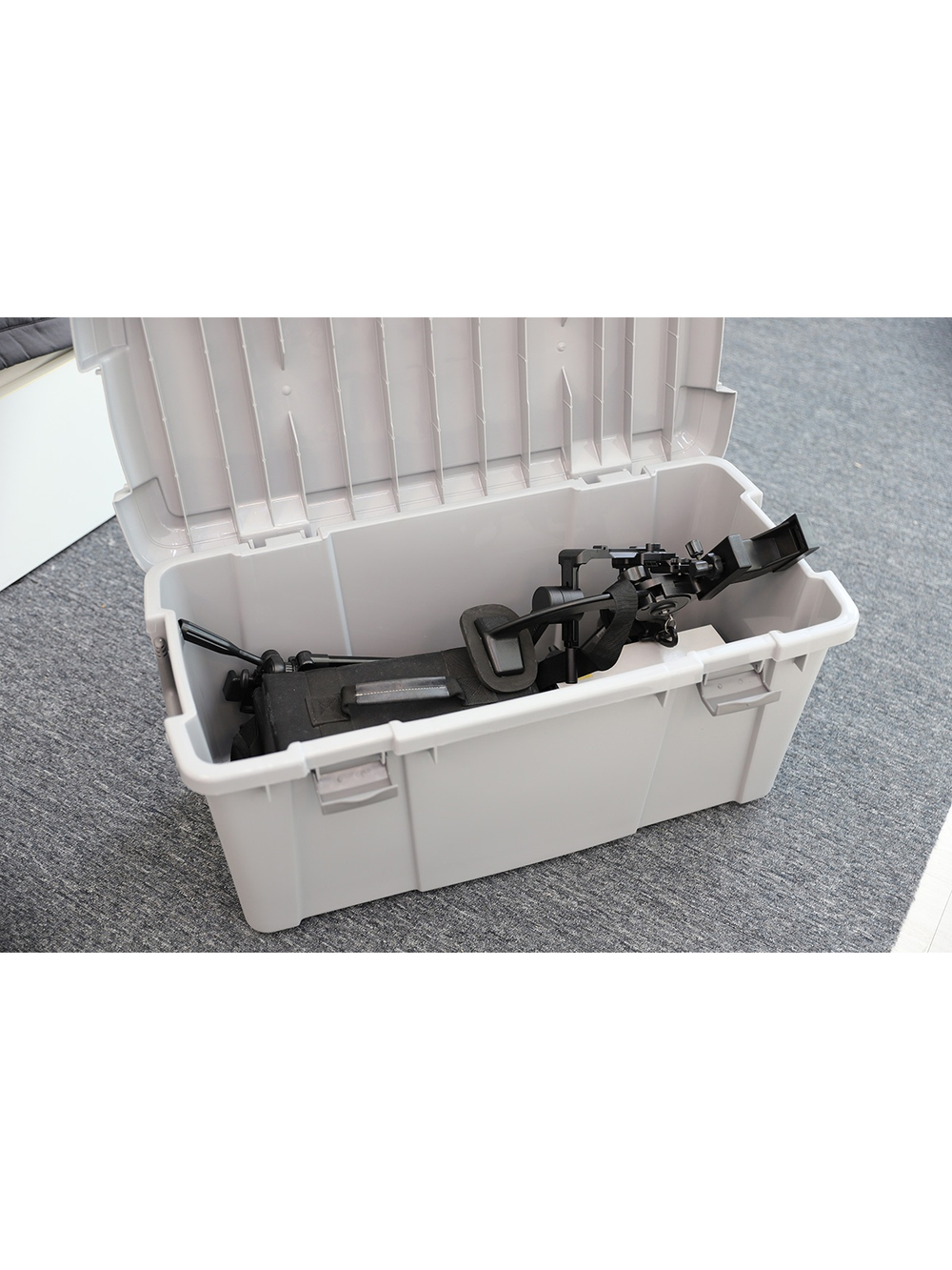 Ящик экспедиционный IRIS HD BOX SOLID CONTAINER SC800D серый, 64 литра 80x38x38 см.