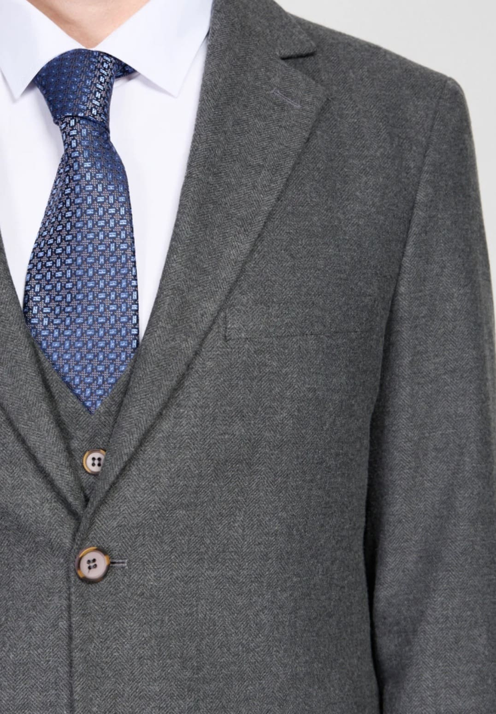 Мужской костюм тройка в полоску (серый) В82