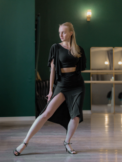 Топ короткий, рукав бабочка