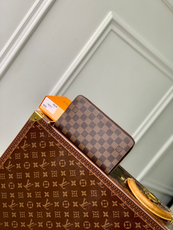 Louis Vuitton Zippy Organizer
